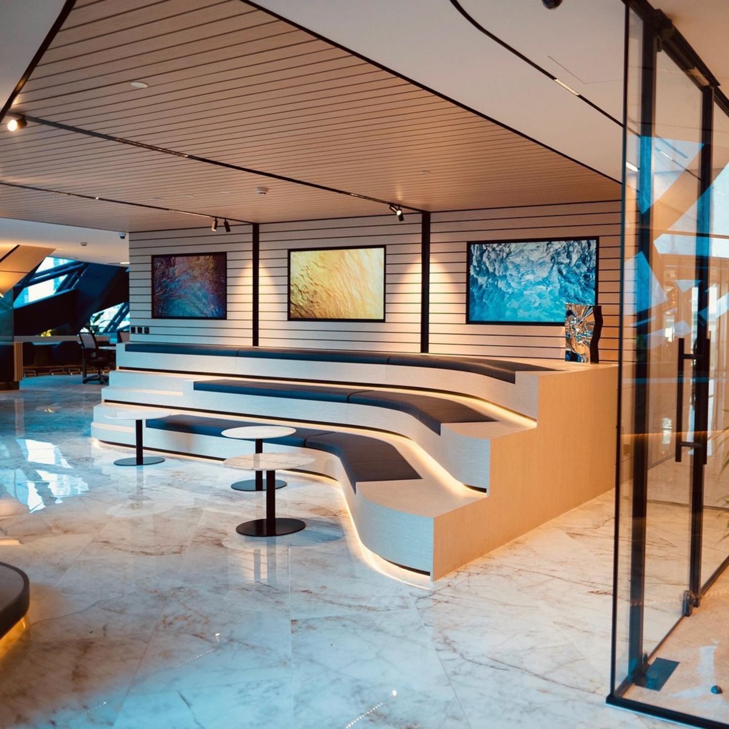 HiDubai-business-modern-working-business-center-b2b-services-business-incubators-and-co-working-spaces-business-bay-dubai