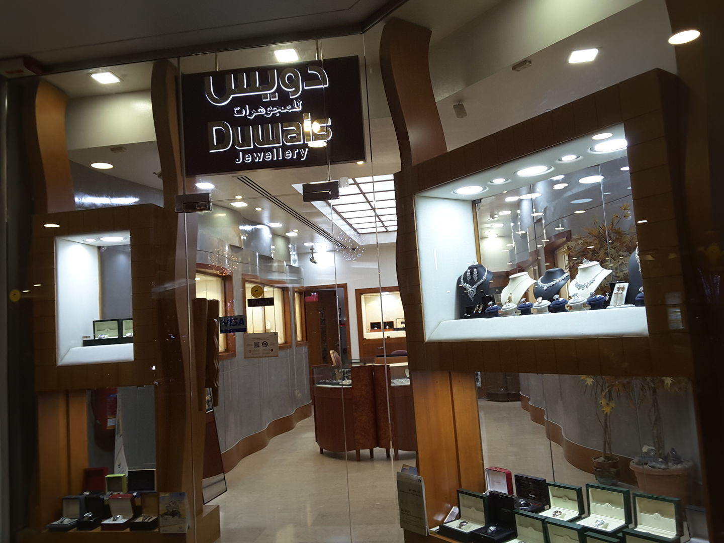 HiDubai-business-duwais-jewellery-shopping-jewellery-precious-stones-al-wasl-dubai-2