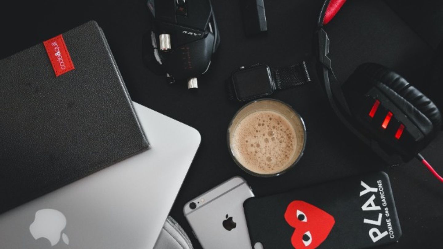 HiDubai-business-muhammad-ubaid-malik-electronics-trading-shopping-consumer-electronics-meena-bazar-al-souq-al-kabeer-dubai