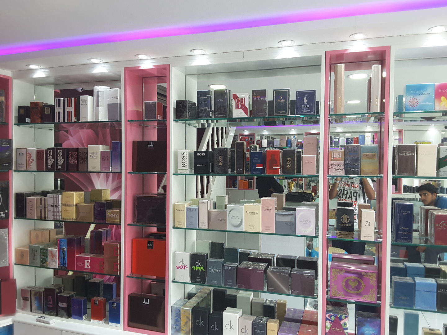 HiDubai-business-fragrance-house-perfumes-gifts-trading-shopping-beauty-cosmetics-stores-al-khabaisi-dubai