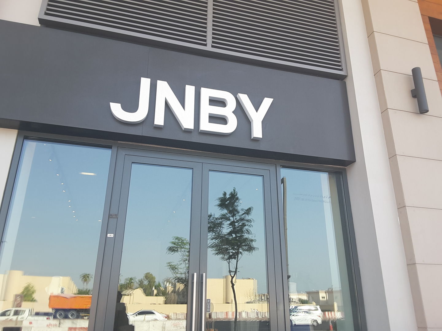 HiDubai-business-jnby-shopping-fashion-accessories-jumeirah-1-dubai-2