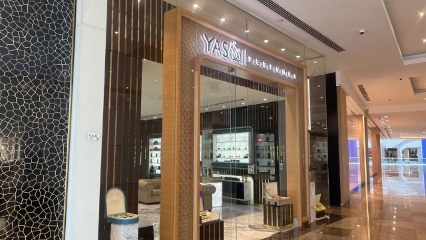HiDubai-business-yas-the-royal-name-of-perfume-b2b-services-distributors-wholesalers-dubai-festival-city-al-kheeran-1-dubai