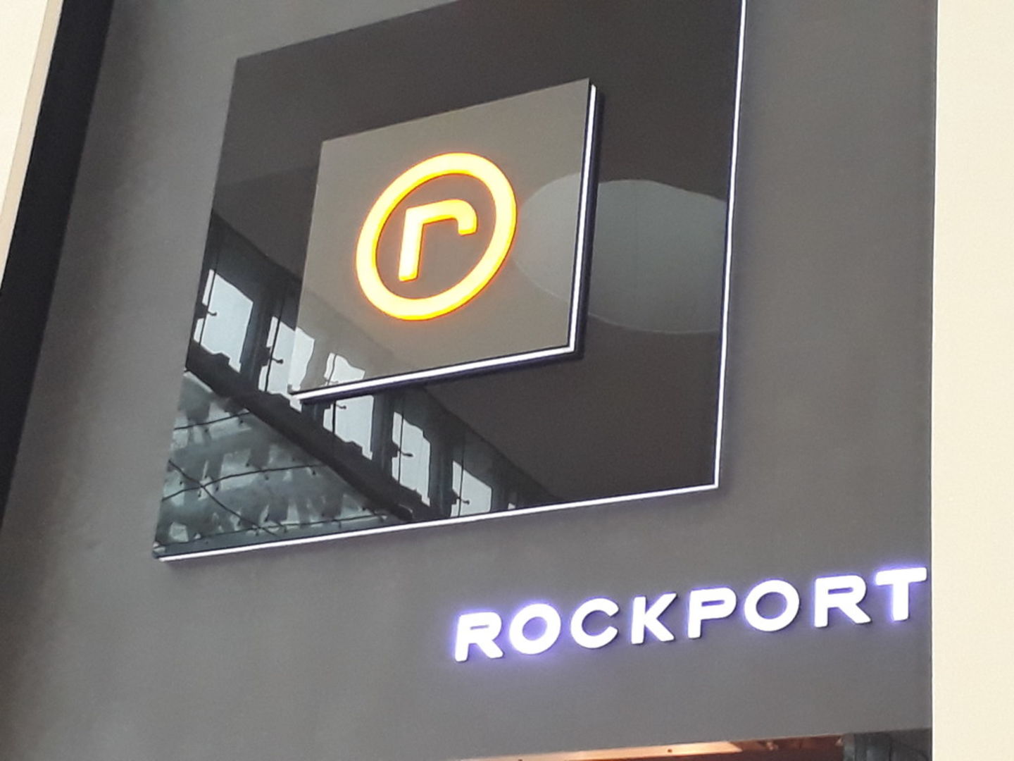 HiDubai-business-rockport-shopping-footwear-burj-khalifa-dubai-2