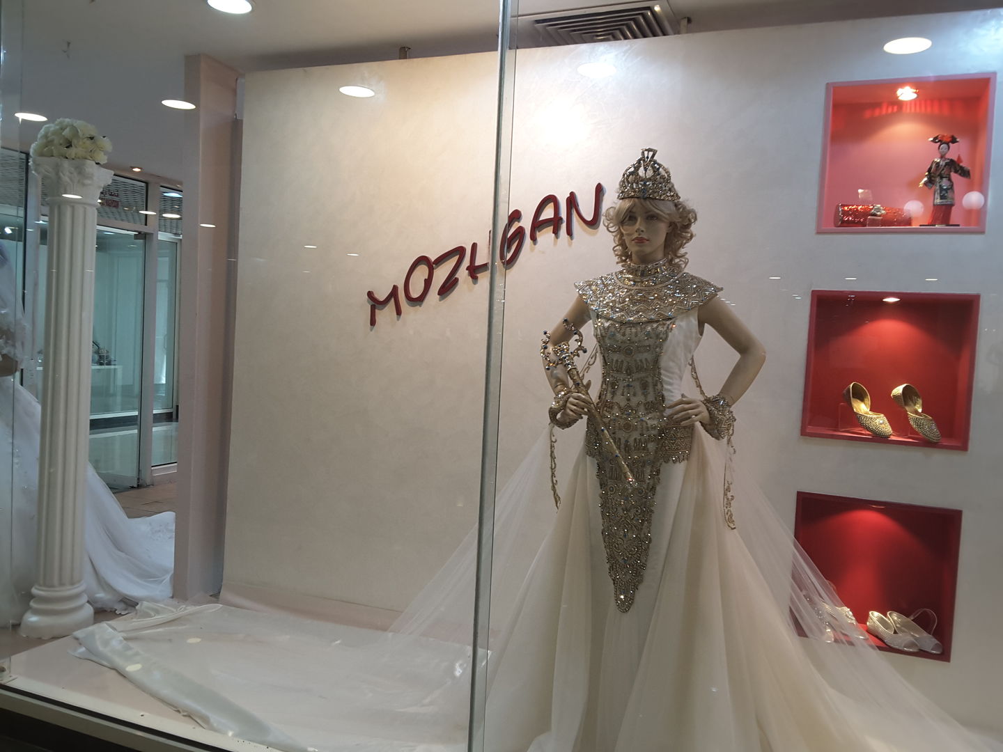 HiDubai-business-mozhgan-couture-shopping-apparel-al-jafiliya-dubai-2