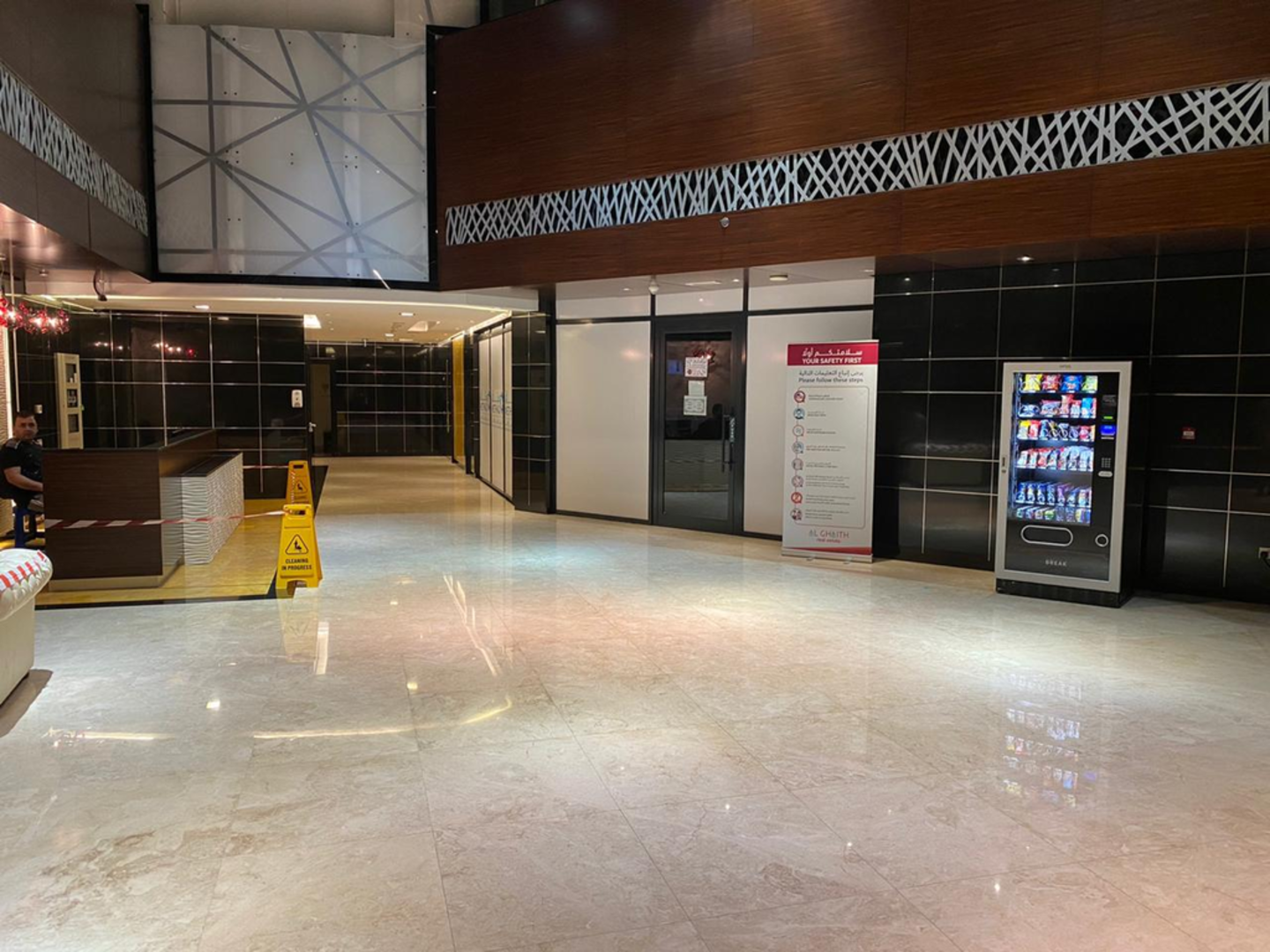 HiDubai-business-first-class-vending-machine-shopping-vending-machines-umm-hurair-2-dubai-2