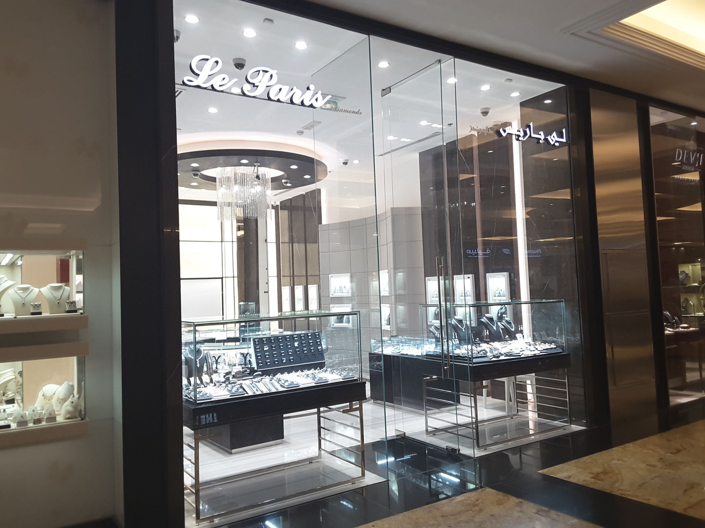 HiDubai-business-le-paris-shopping-jewellery-precious-stones-al-barsha-1-dubai-2