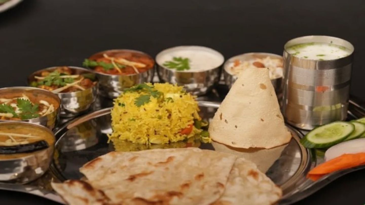 HiDubai-business-swadmahal-vegetarian-restaurant-food-beverage-restaurants-bars-al-raffa-dubai