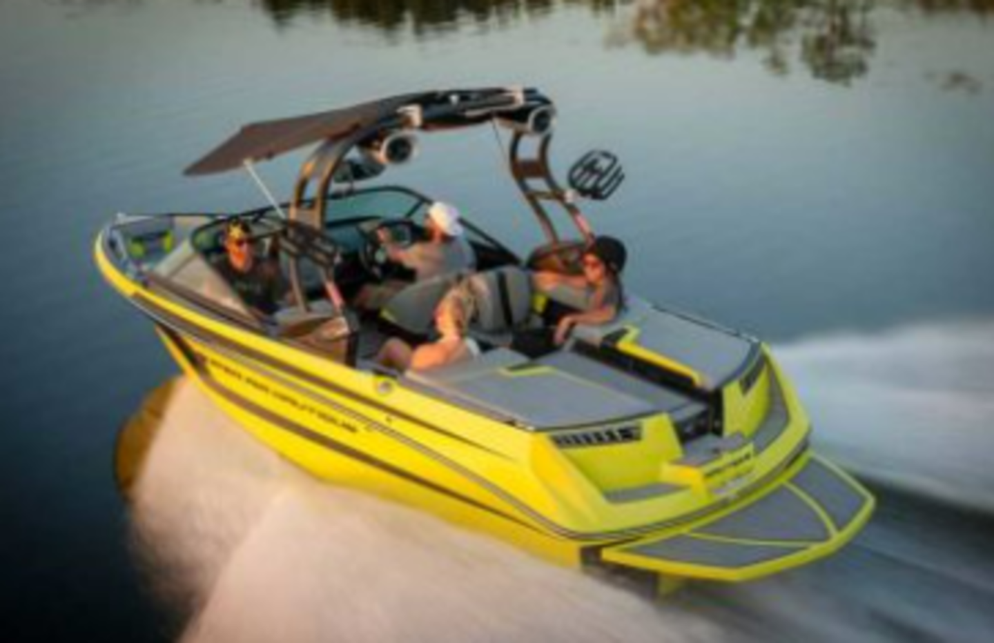 HiDubai-business-express-marine-services-for-yachts-boats-repairing-maintenance-transport-vehicle-services-boat-yacht-repair-maintenance-services-madinat-dubai-dubai