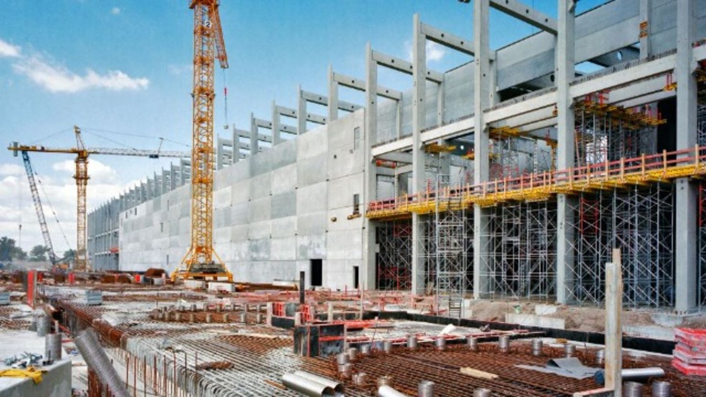 Brains And Hammers Building Contracting(Construction & Renovation) in