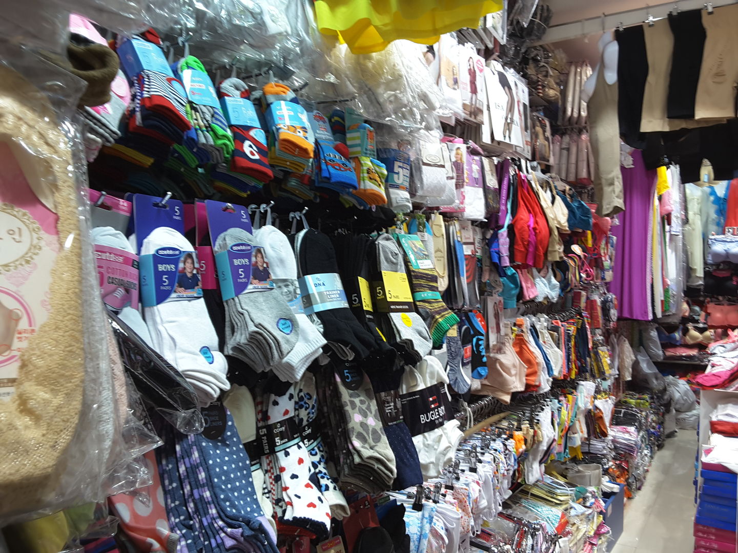 HiDubai-business-dunya-al-alwan-fashion-shopping-apparel-naif-dubai-2