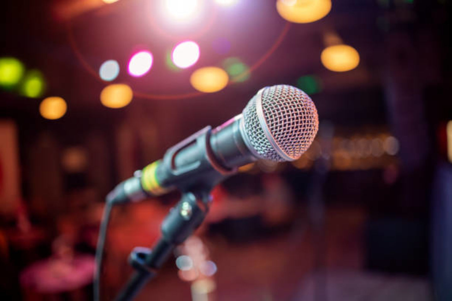 HiDubai-business-amethyst-entertainment-leisure-culture-comedy-clubs-karaoke-bars-trade-centre-1-dubai