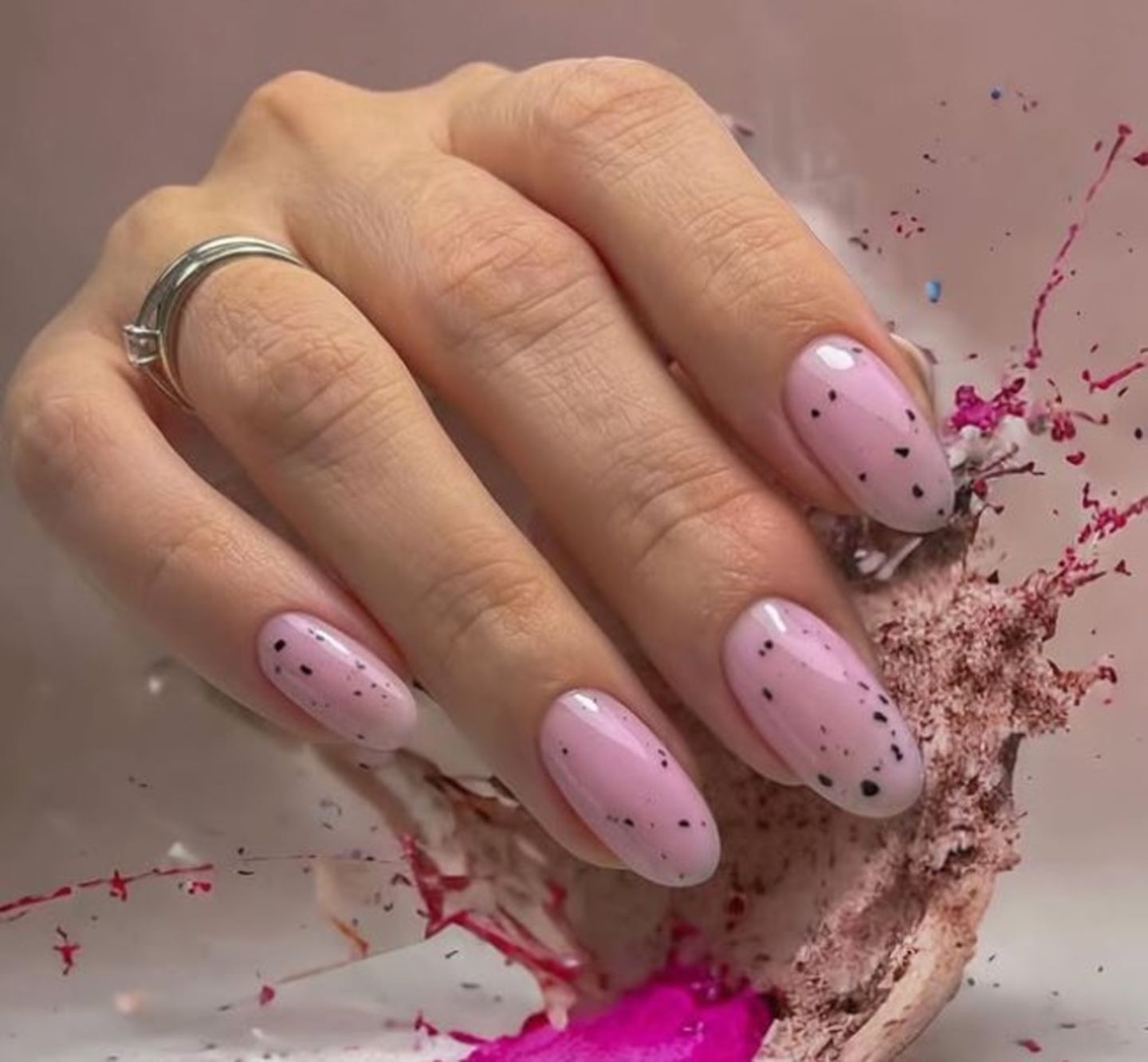 HiDubai-business-mal-beauty-shopping-beauty-cosmetics-stores-emirates-hills-al-thanyah-1-dubai