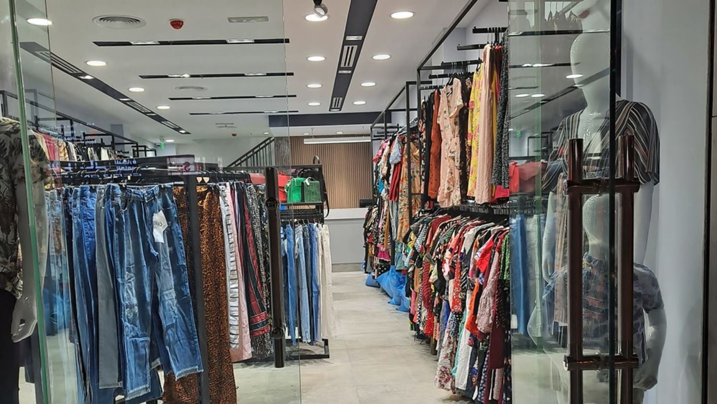 HiDubai-business-thrift-bazaar-trading-shopping-apparel-al-muteena-dubai-1