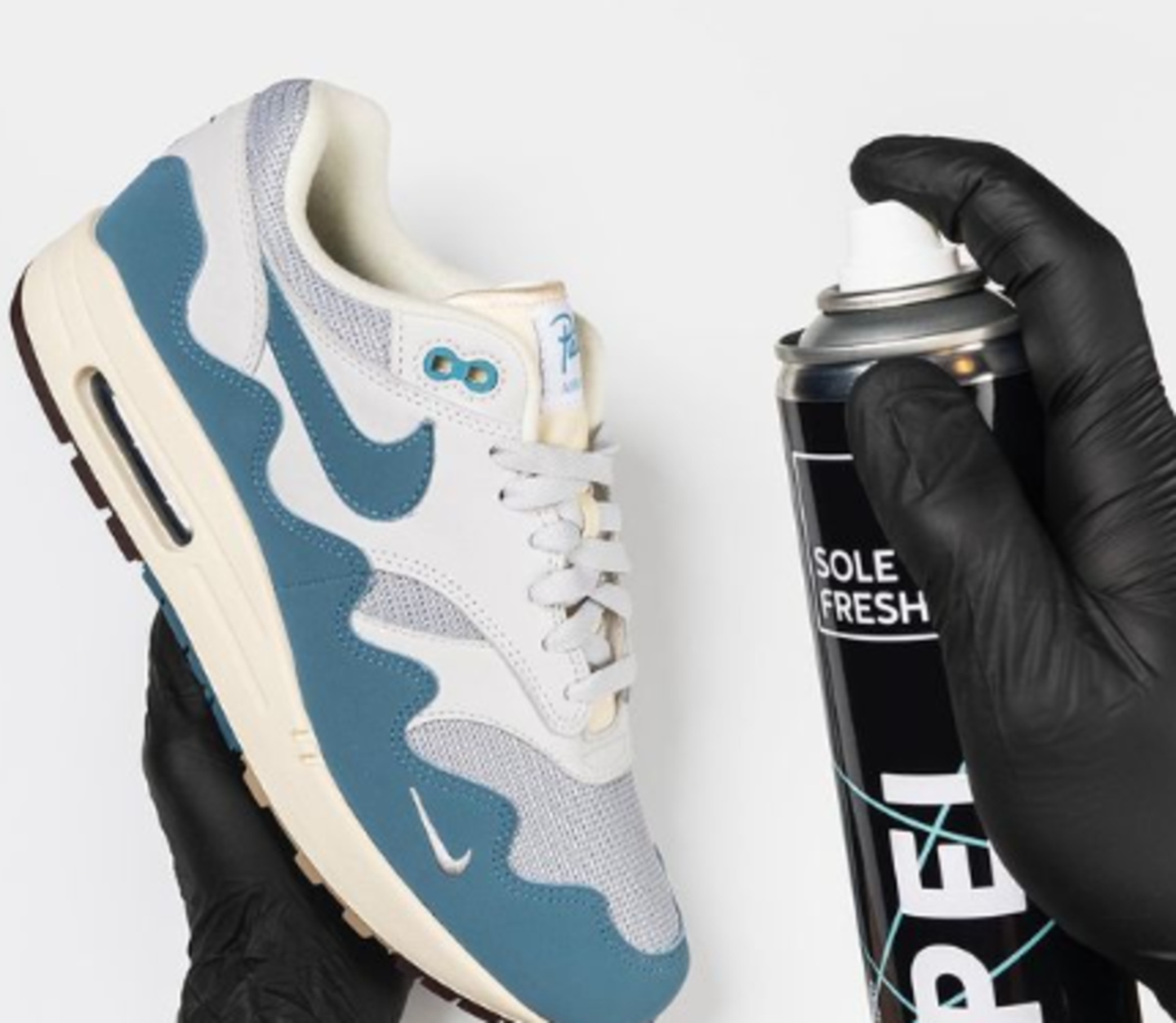 HiDubai-business-sole-fresh-shoe-laundry-home-laundry-the-palm-jumeirah-nakhlat-jumeirah-dubai