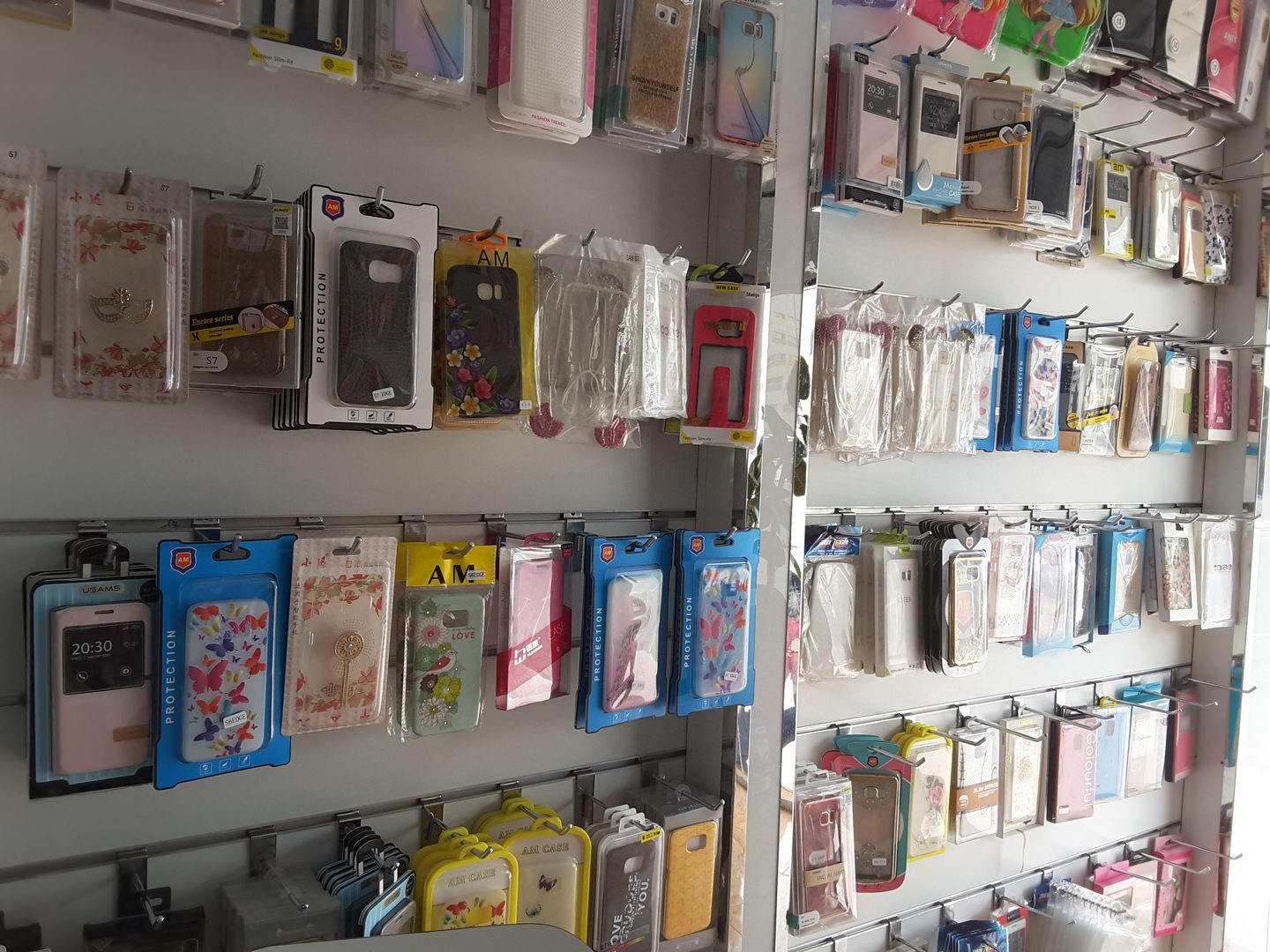 HiDubai-business-damas-phones-b2b-services-distributors-wholesalers-hor-al-anz-east-dubai-2