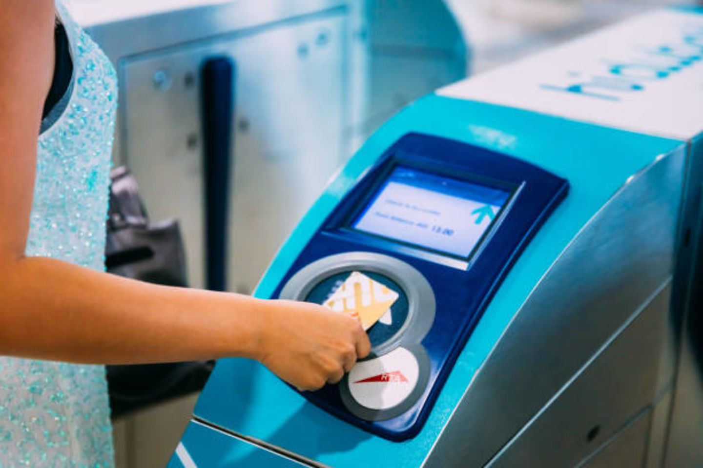 HiDubai-business-al-qiyadah-metro-station-transport-vehicle-services-public-transport-hor-al-anz-east-dubai-2