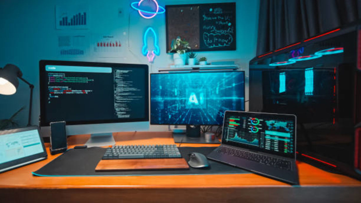 HiDubai-business-python-computers-trading-shopping-consumer-electronics-meena-bazar-al-souq-al-kabeer-dubai