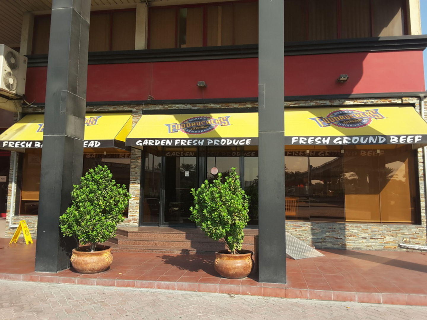 HiDubai-business-fuddruckers-food-beverage-restaurants-bars-al-garhoud-dubai-2