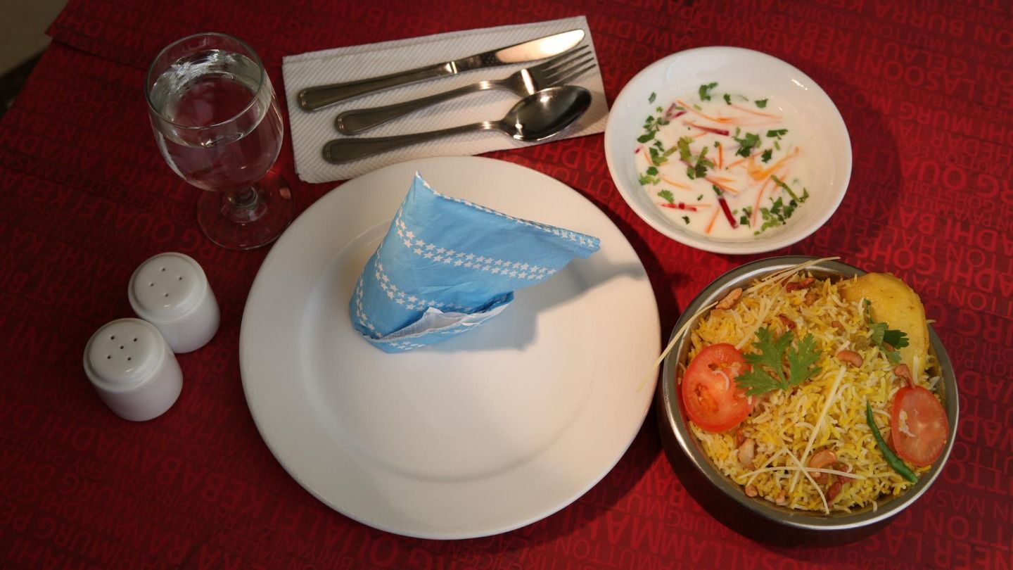 HiDubai-business-shiraz-golden-restaurant-food-beverage-restaurants-bars-al-karama-dubai-2