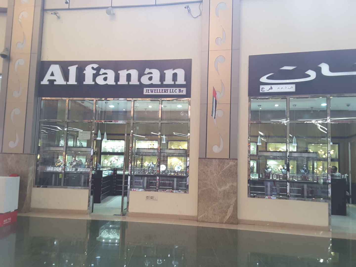 HiDubai-business-al-fanan-jewellery-shopping-jewellery-precious-stones-oud-al-muteena-1-dubai-2