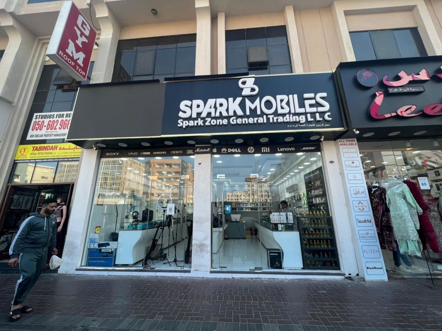 HiDubai-business-spark-mobiles-shopping-consumer-electronics-al-fahidi-al-souq-al-kabeer-dubai