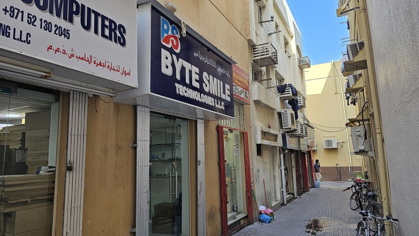 HiDubai-business-byte-smile-technologies-shopping-consumer-electronics-meena-bazar-al-souq-al-kabeer-dubai