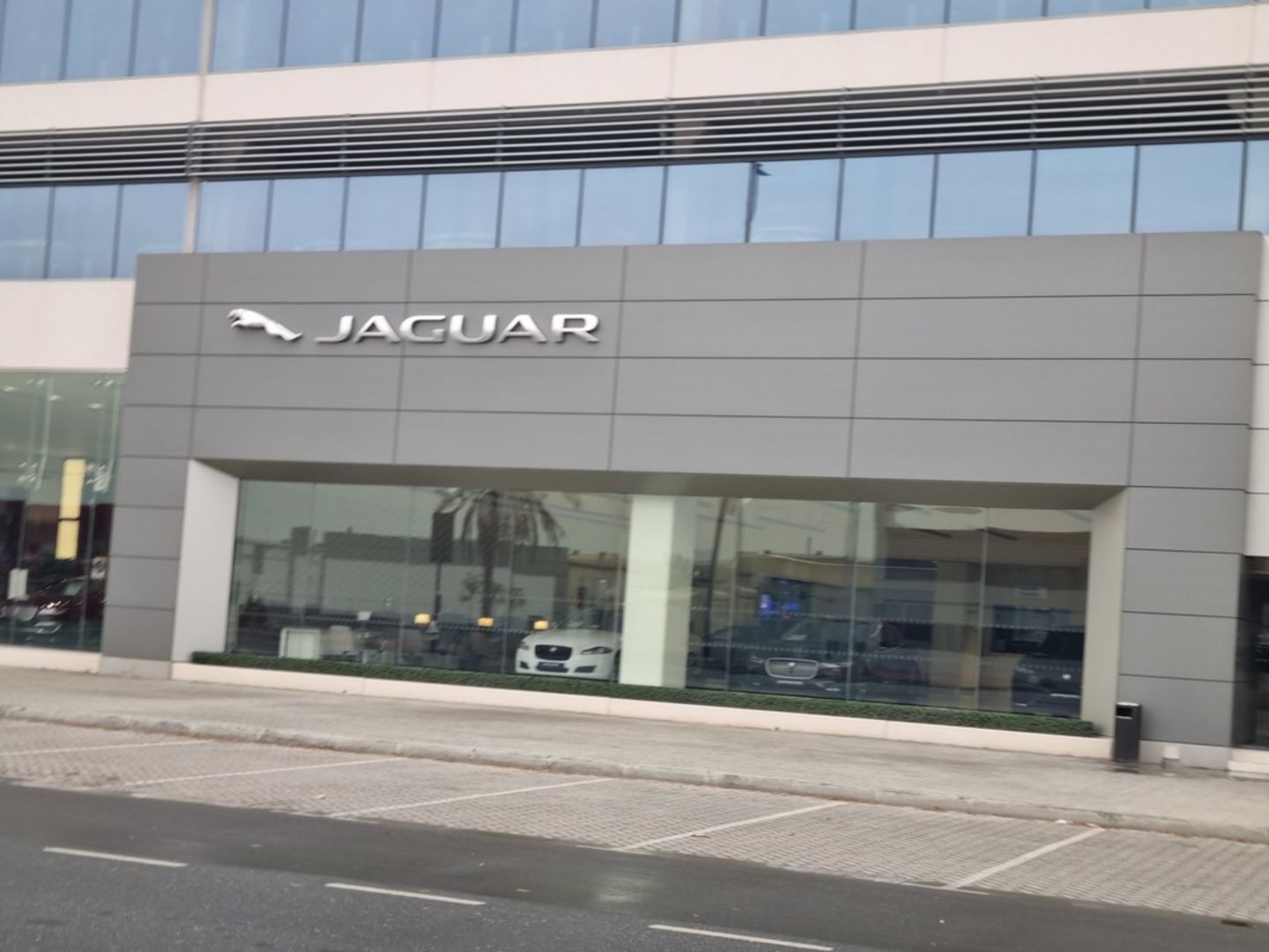 HiDubai-business-jaguar-showroom-transport-vehicle-services-car-showrooms-service-centres-al-quoz-industrial-3-dubai