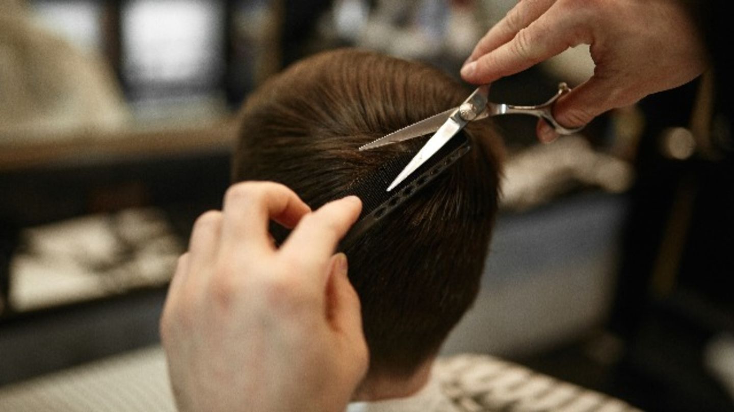 HiDubai-business-naeem-ahmed-gents-saloon-beauty-wellness-health-beauty-salons-naif-dubai