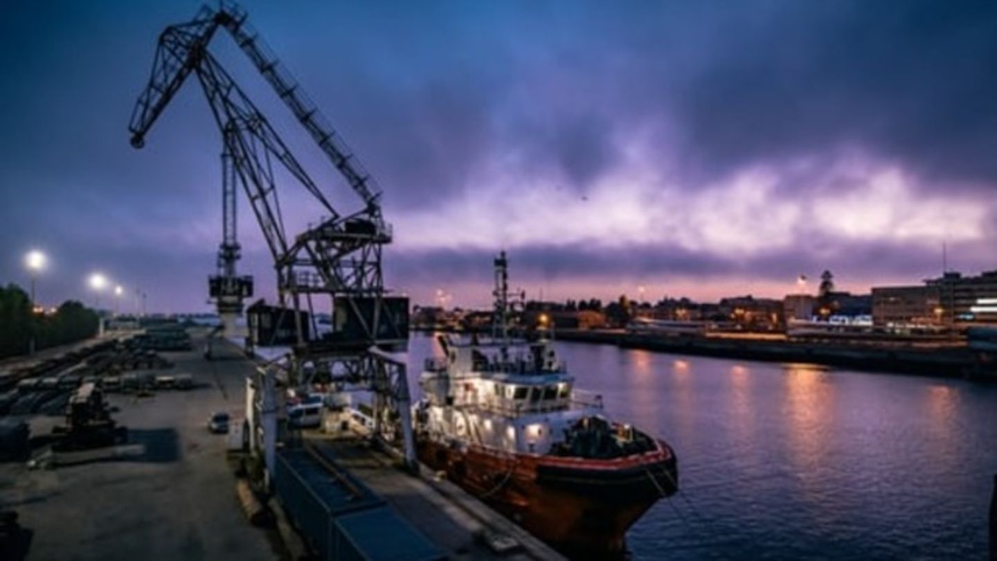 HiDubai-business-noor-al-ataa-freight-broker-shipping-logistics-sea-cargo-services-business-bay-dubai