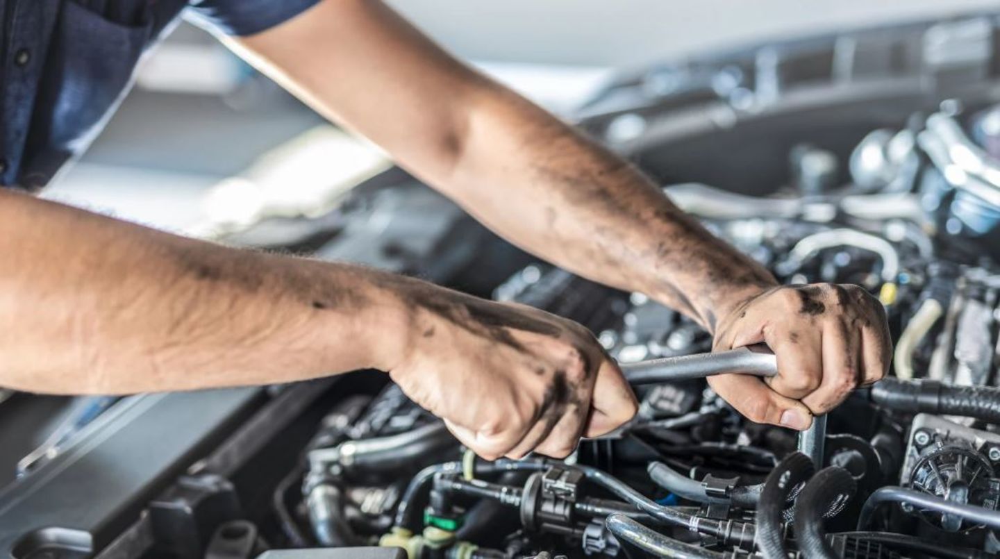 HiDubai-business-ignition-auto-repairing-transport-vehicle-services-car-assistance-repair-al-khabaisi-dubai