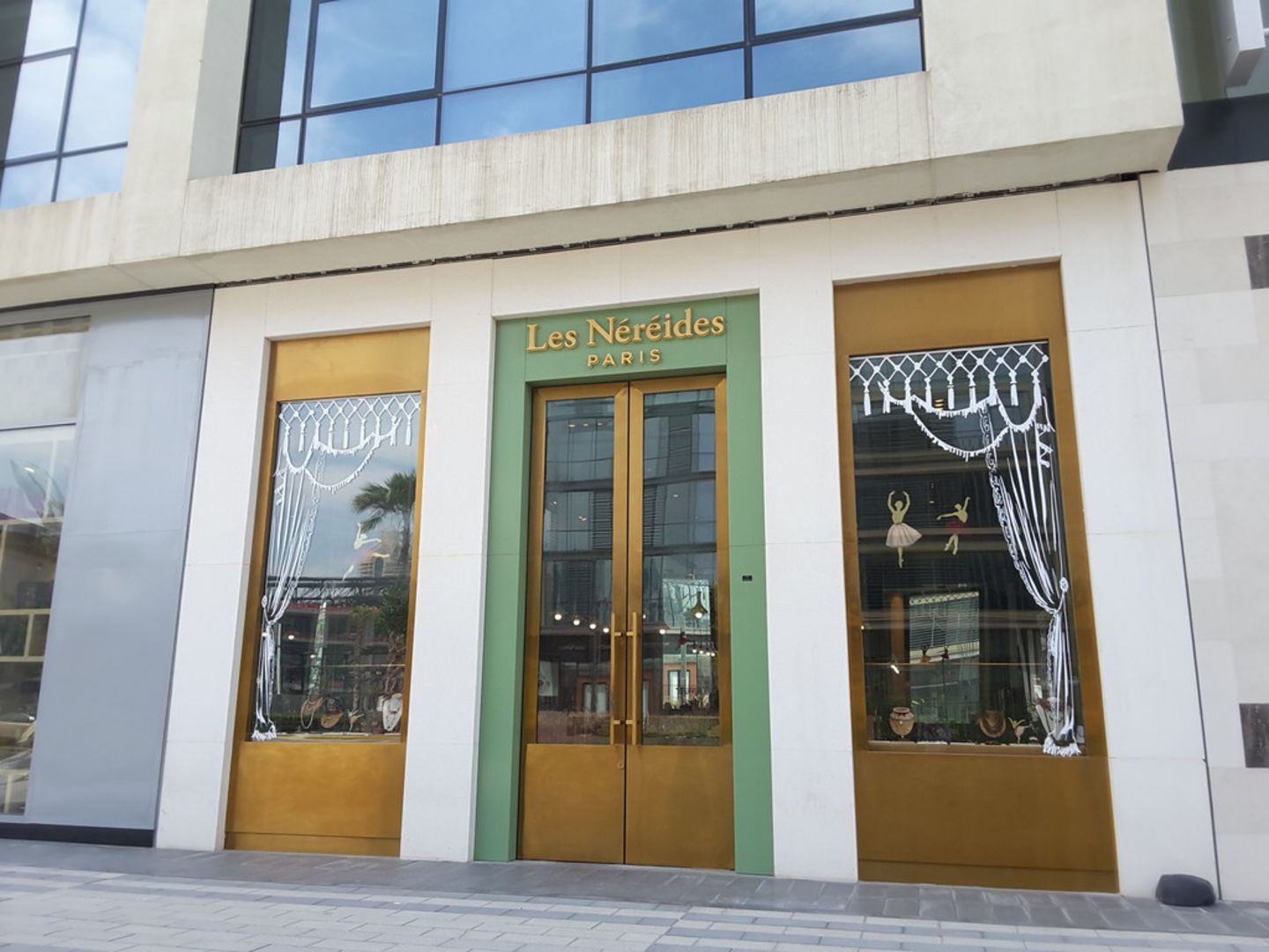 HiDubai-business-les-nereides-shopping-jewellery-precious-stones-al-wasl-dubai-2