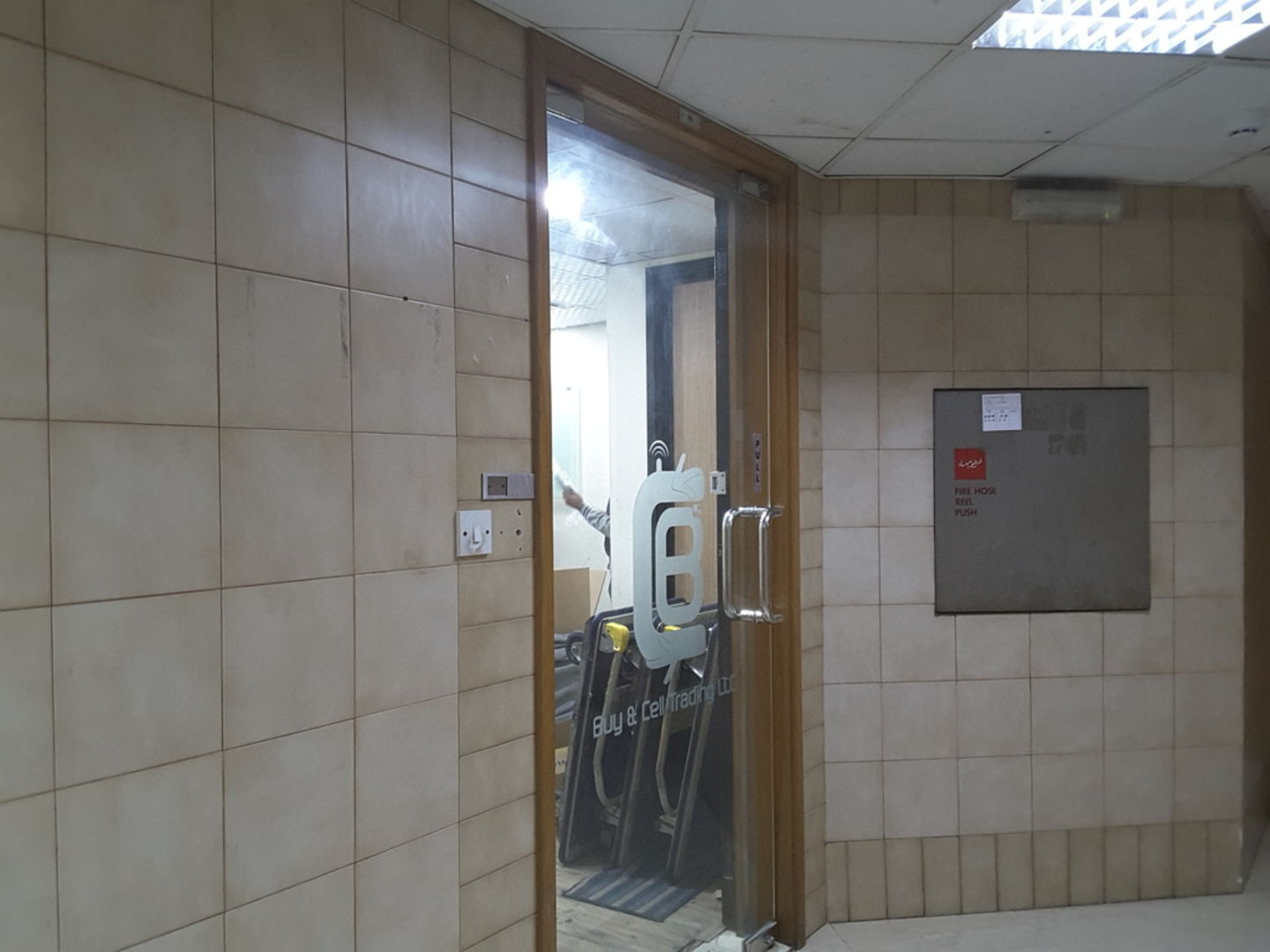 HiDubai-business-buy-cell-trading-b2b-services-distributors-wholesalers-al-rigga-dubai-2