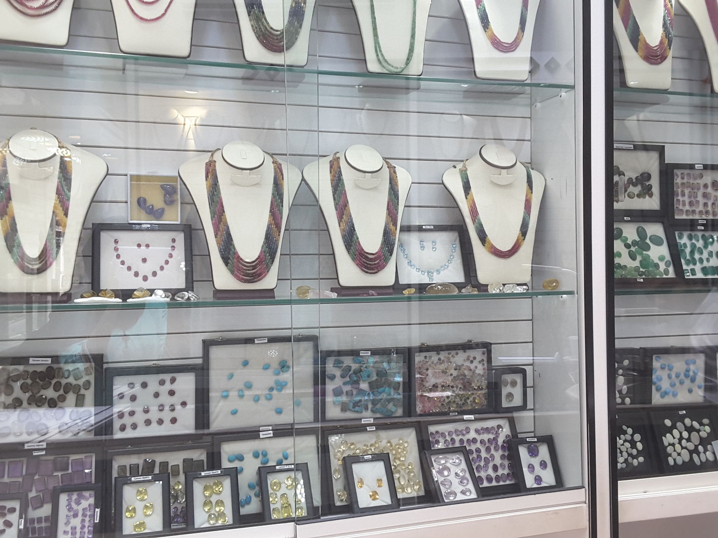 HiDubai-business-ebadullah-mothasim-jewellery-shopping-jewellery-precious-stones-al-ras-dubai-2