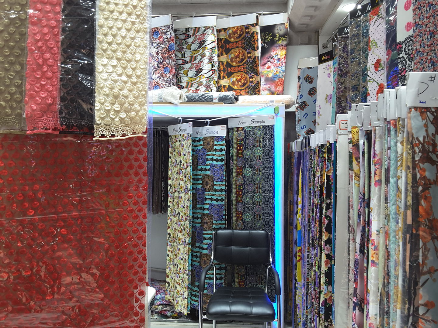 HiDubai-business-design-zone-textile-trading-b2b-services-distributors-wholesalers-meena-bazar-al-souq-al-kabeer-dubai-2