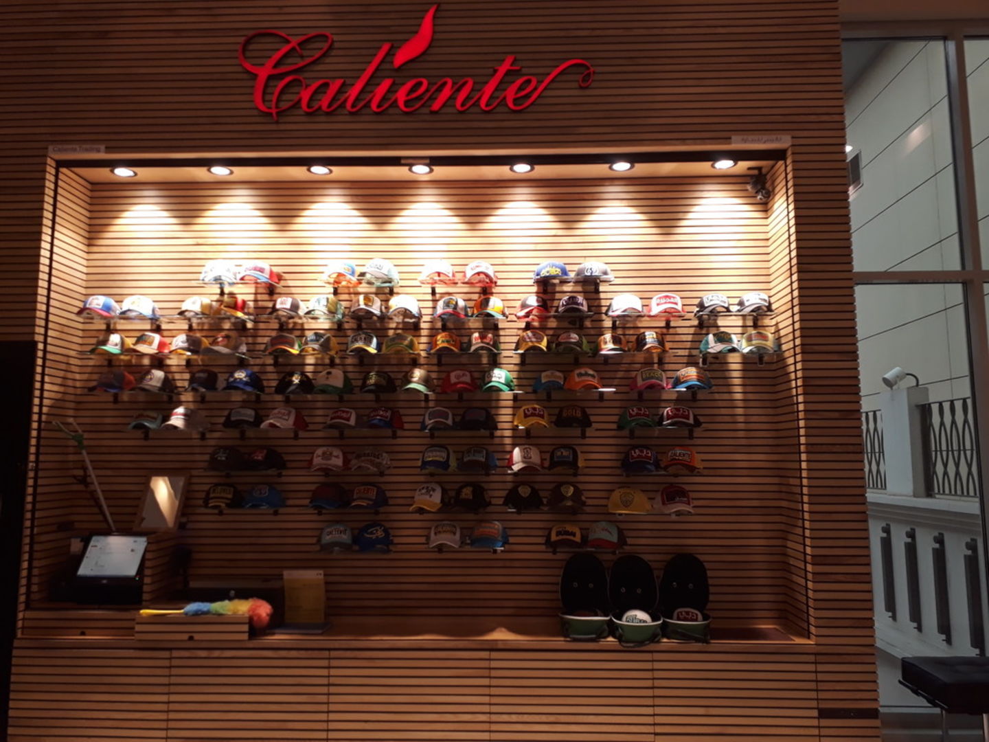 HiDubai-business-caliente-shopping-fashion-accessories-burj-khalifa-dubai-2