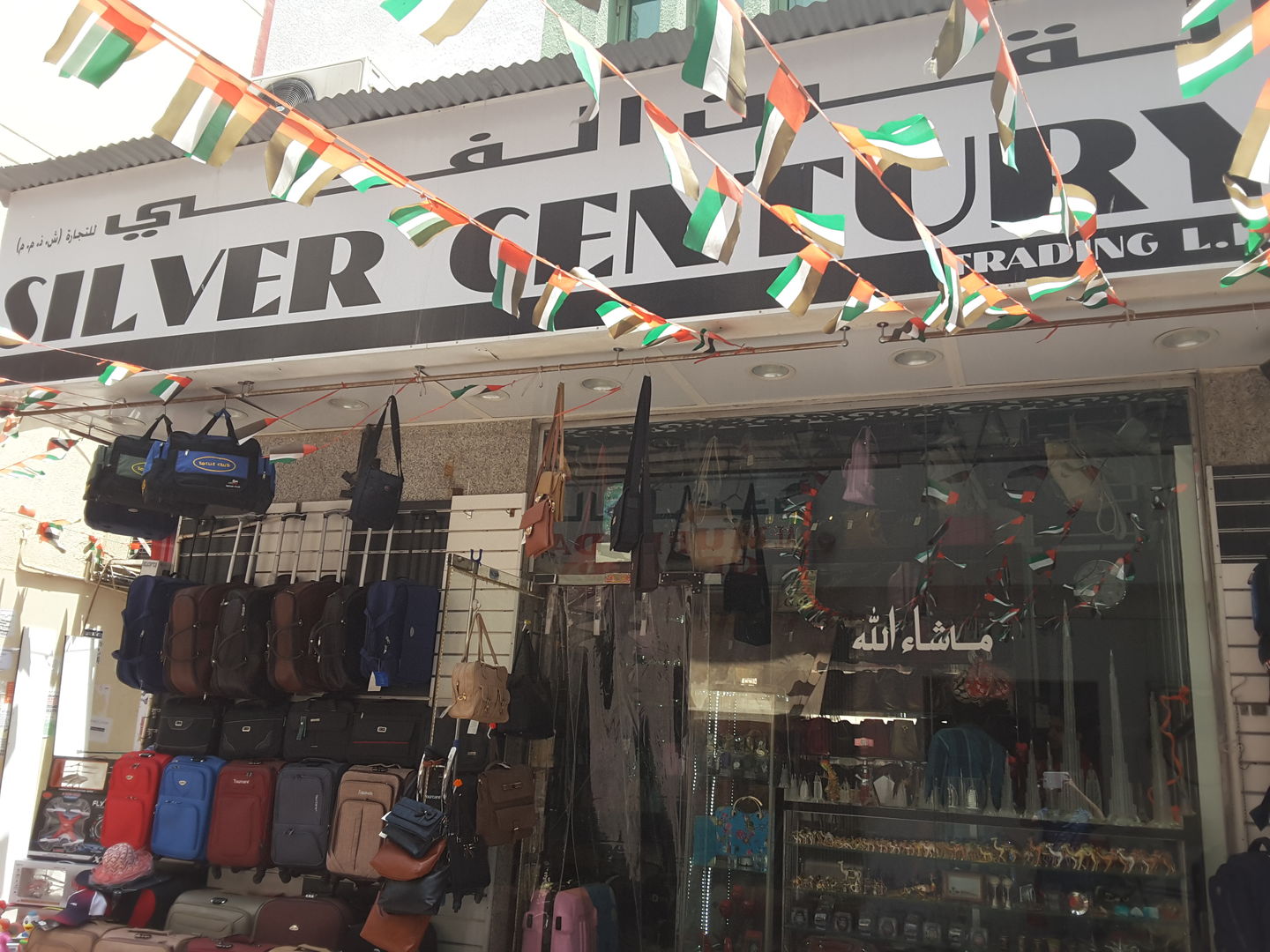 HiDubai-business-silver-century-trading-shopping-fashion-accessories-al-fahidi-al-souq-al-kabeer-dubai