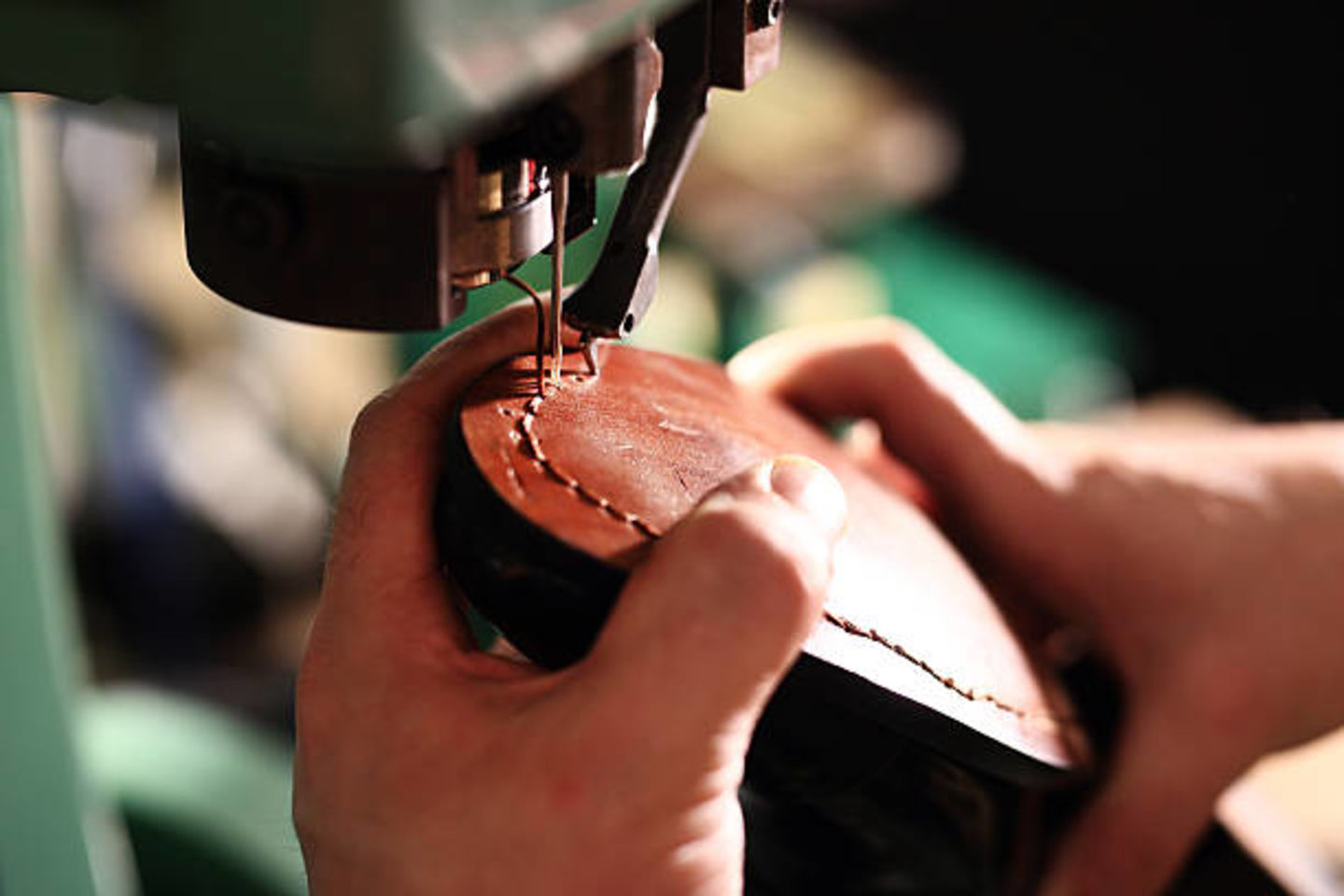 HiDubai-business-gul-shoe-bag-repairing-home-shoe-bag-repair-al-fahidi-al-souq-al-kabeer-dubai