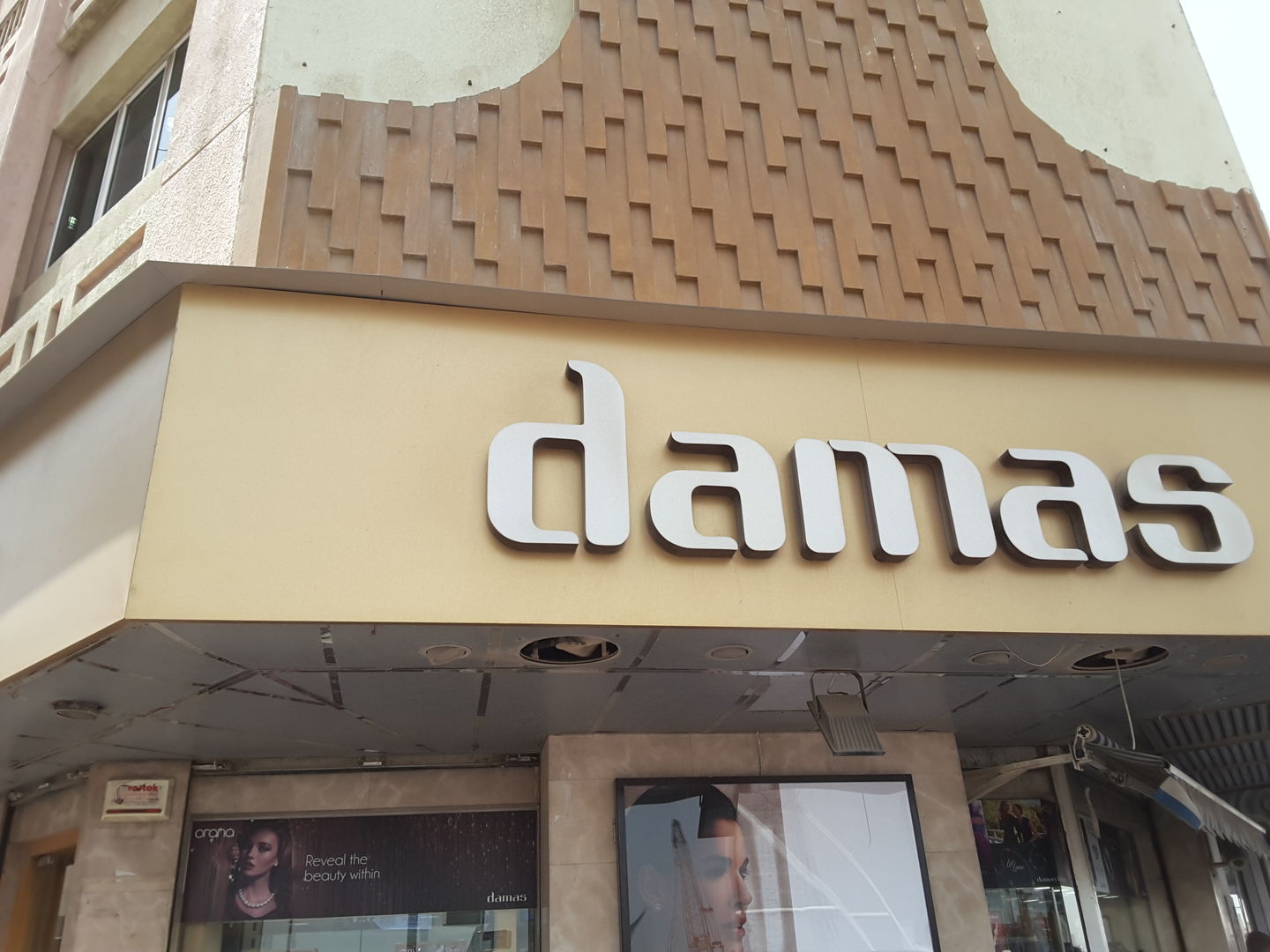 HiDubai-business-damas-jewellery-shopping-jewellery-precious-stones-al-ras-dubai-2