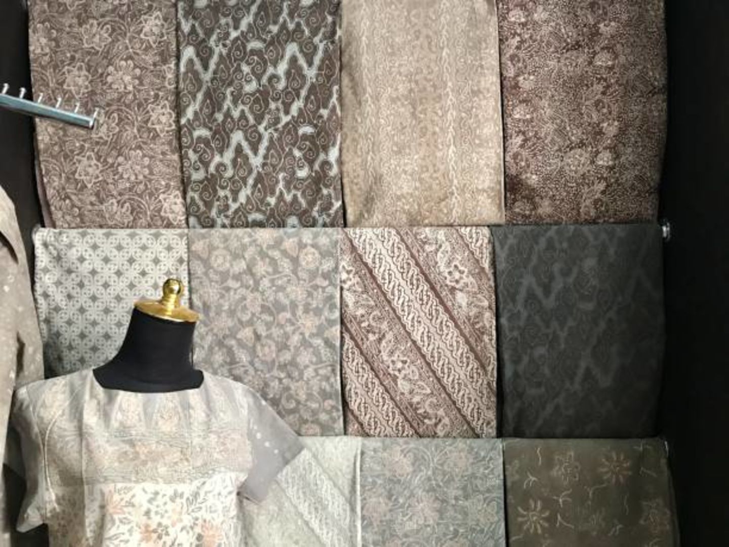 HiDubai-business-abdul-rahman-ahmed-al-attar-national-cloth-merchant-shopping-apparel-al-ras-dubai