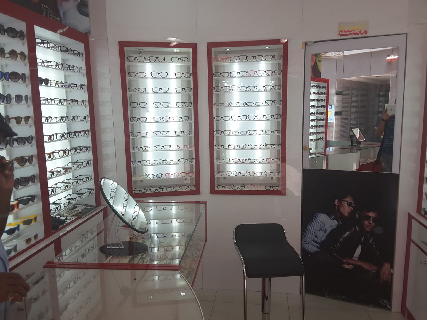 HiDubai-business-najmat-albarakat-opticals-shopping-watches-eyewear-al-fahidi-al-souq-al-kabeer-dubai