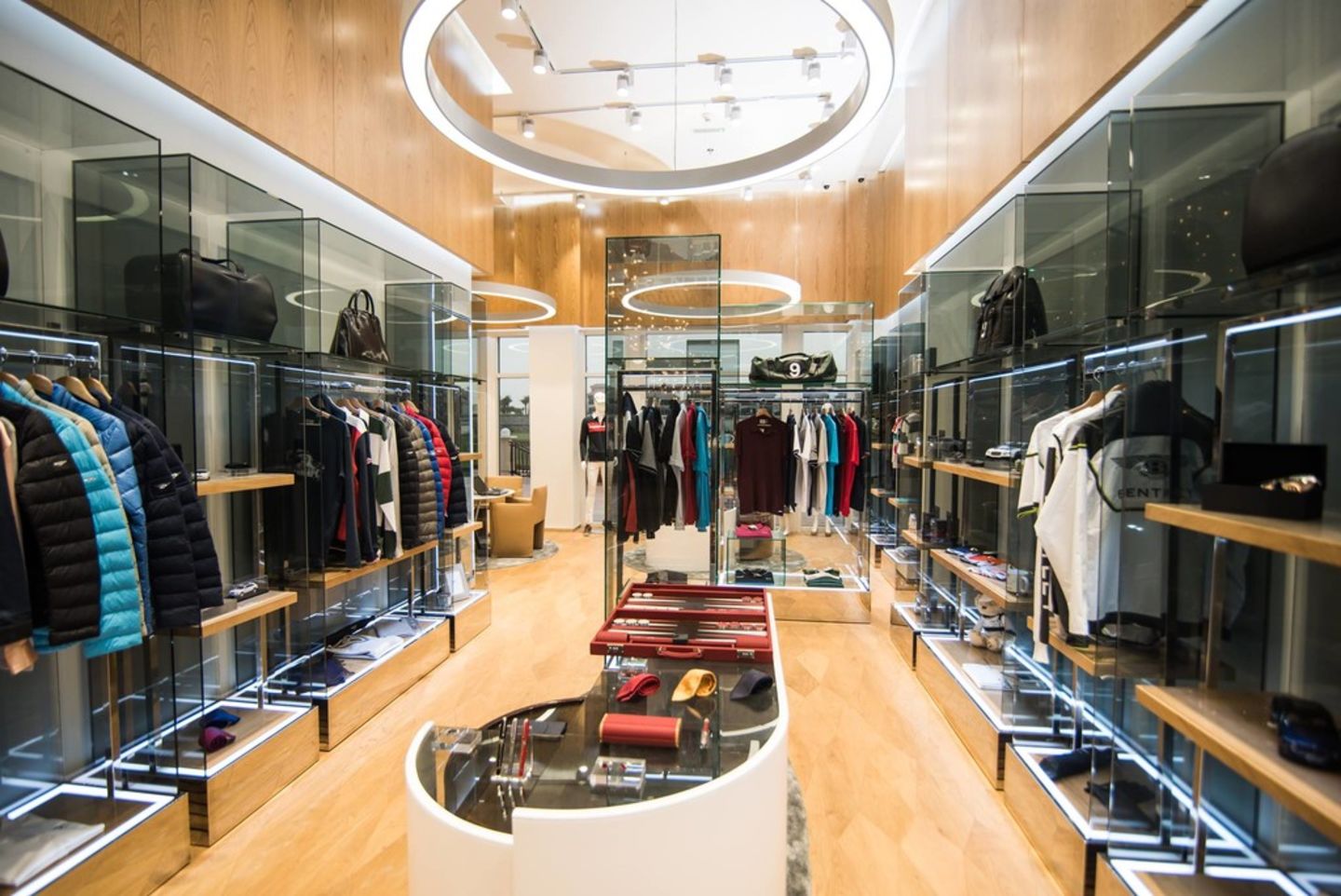 HiDubai-business-bentley-boutique-shopping-apparel-the-villa-wadi-al-safa-5-dubai