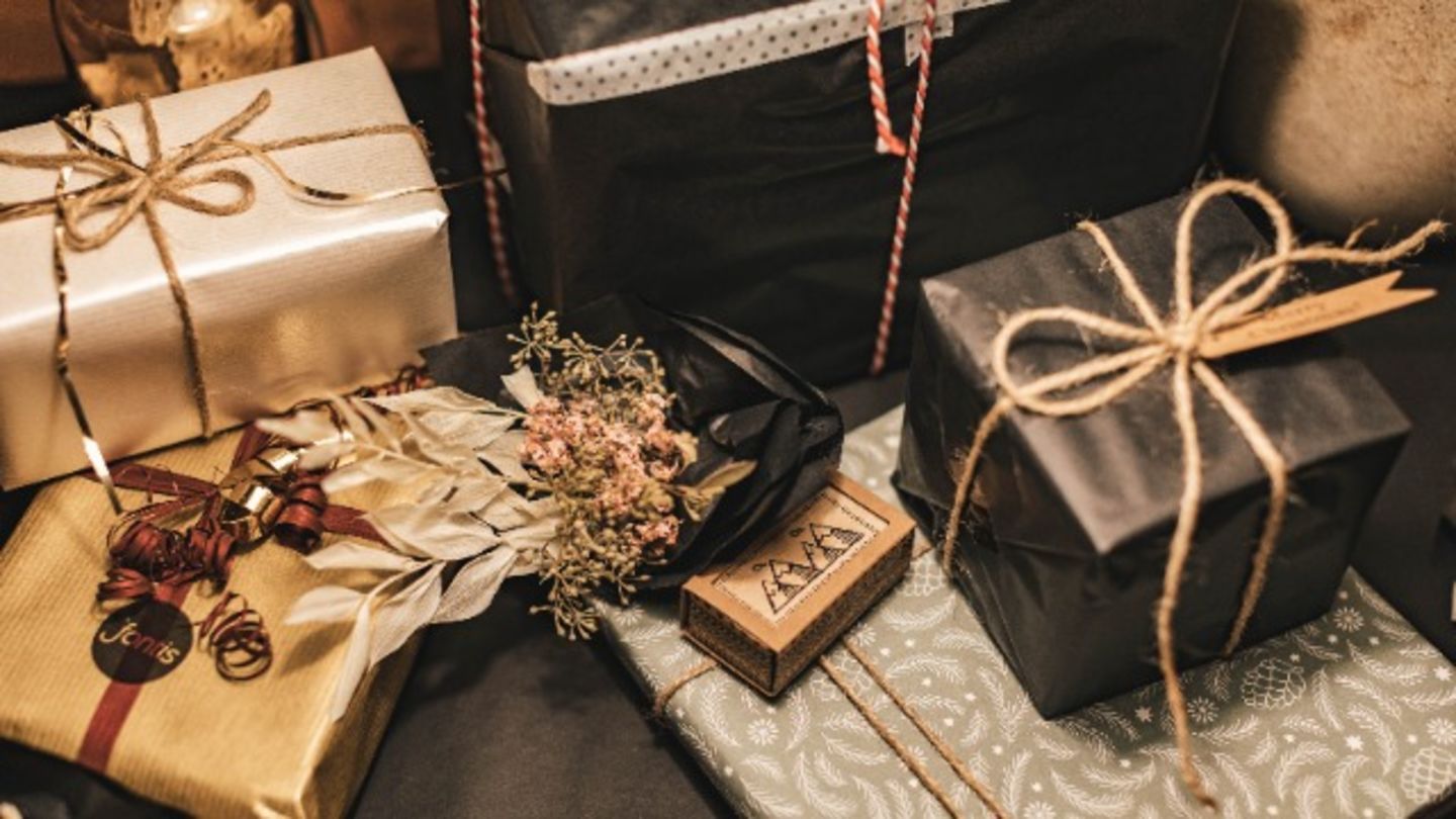 HiDubai-business-ohou-gift-shop-shopping-souvenirs-gifts-arjan-al-barsha-south-3-dubai