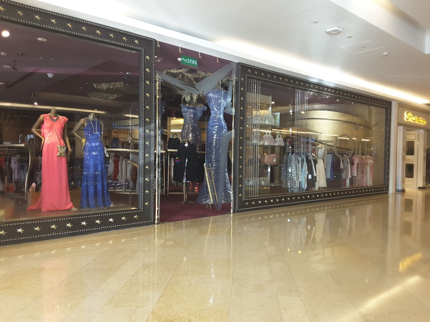 HiDubai-business-etoile-la-boutique-shopping-apparel-wafi-umm-hurair-2-dubai-2