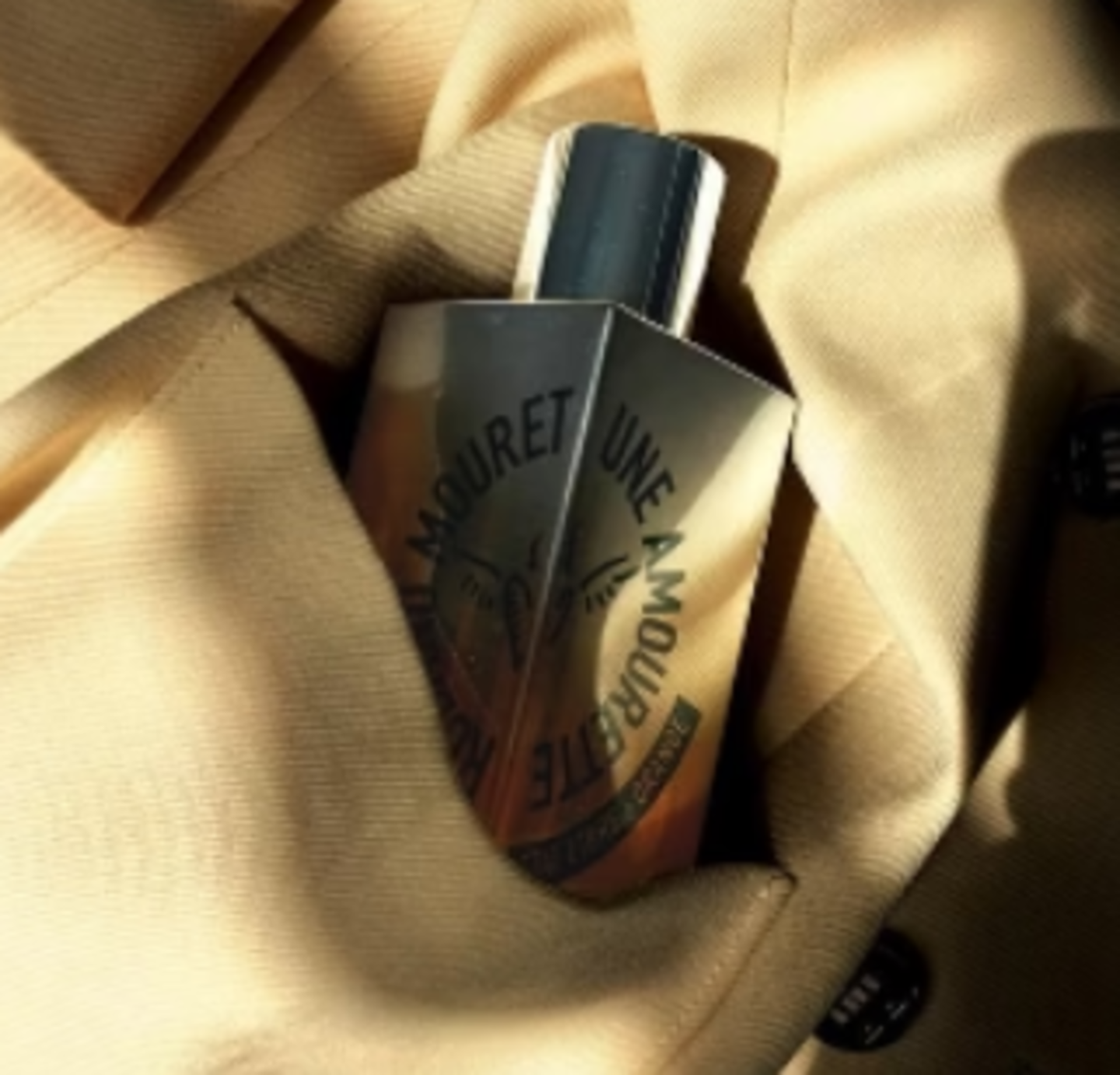 HiDubai-business-the-niche-gallery-shopping-souvenirs-gifts-dubai-festival-city-al-kheeran-1-dubai