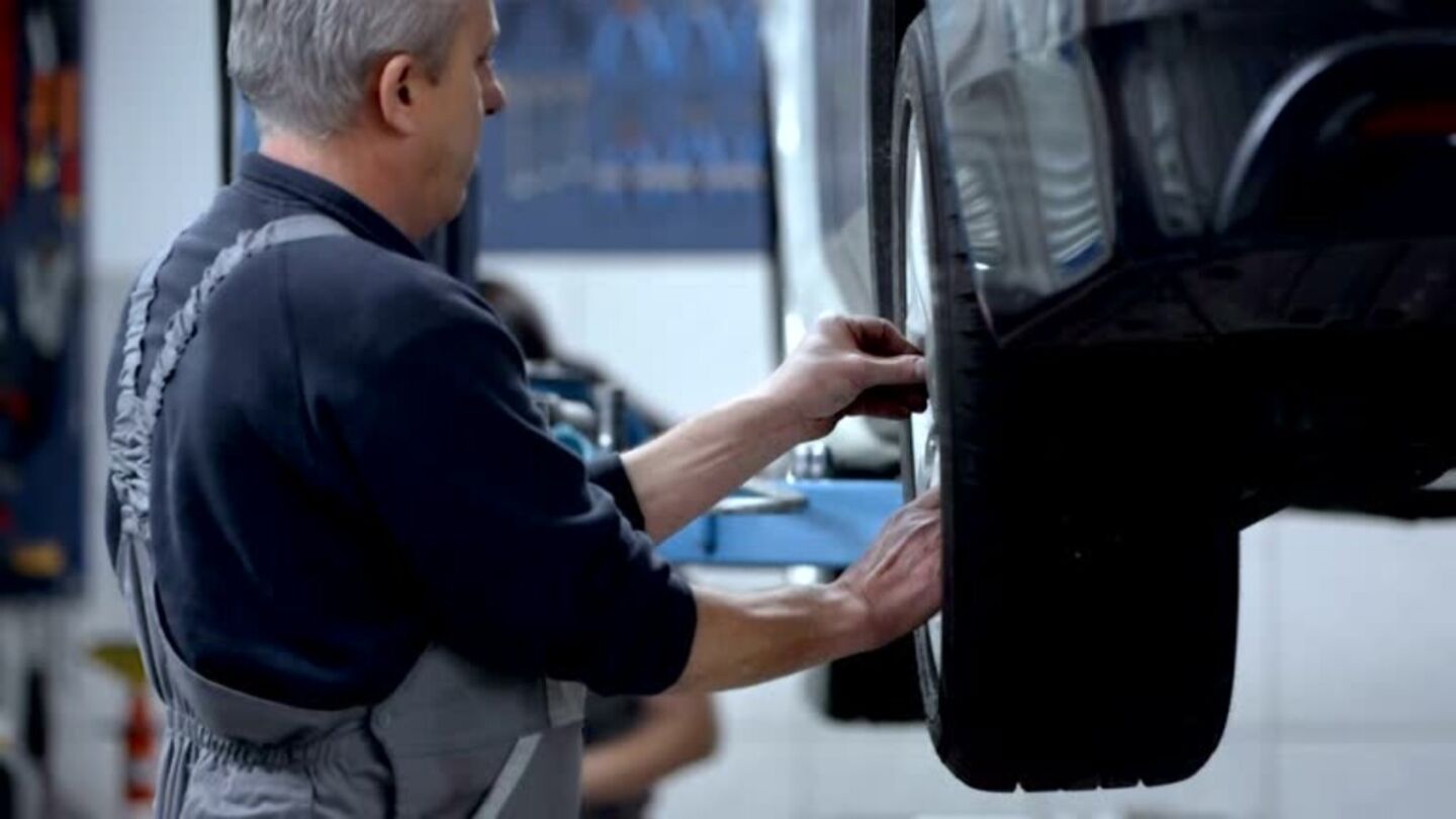 HiDubai-business-lmbo-garage-transport-vehicle-services-car-assistance-repair-al-khabaisi-dubai