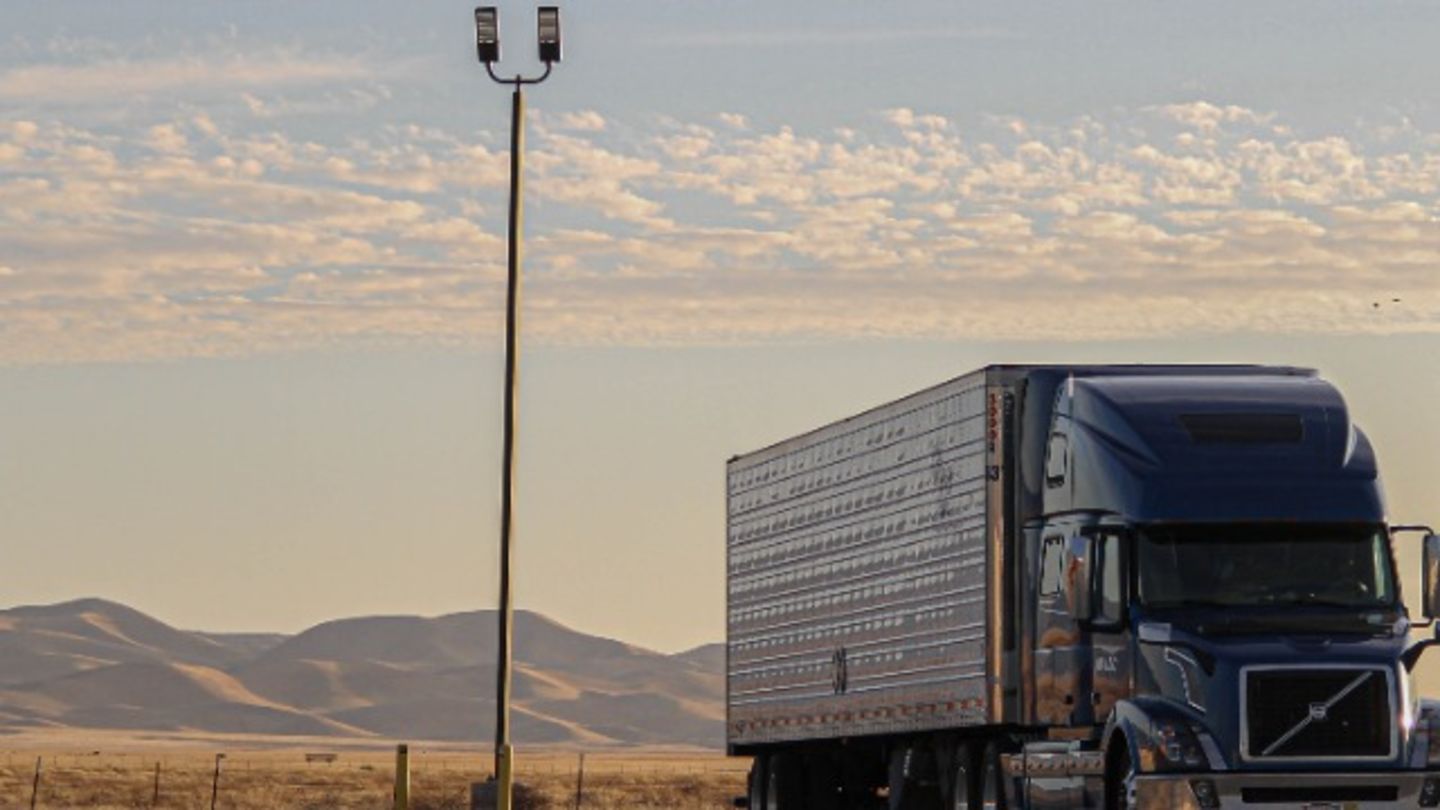 HiDubai-business-future-star-customs-broker-and-transport-trucks-shipping-logistics-road-cargo-services-hatta-dubai