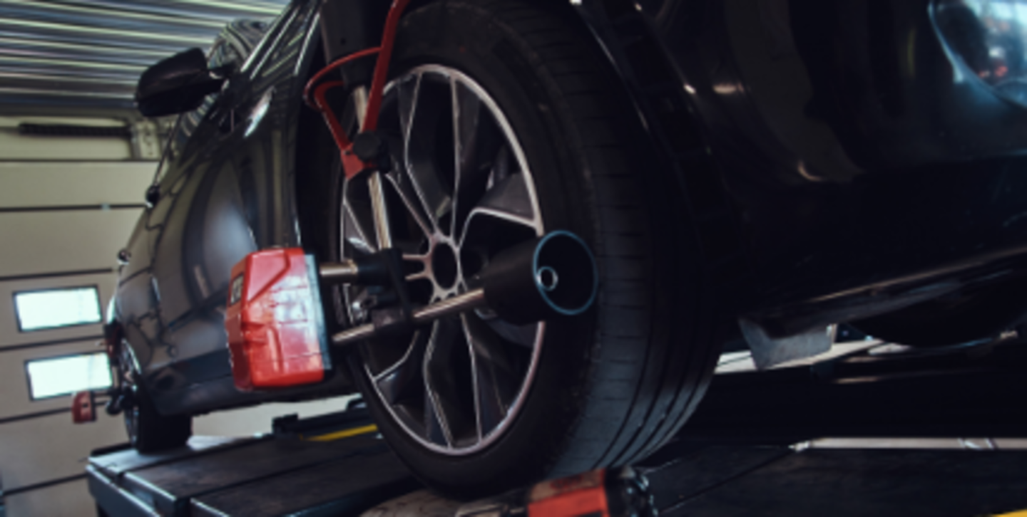 HiDubai-business-hot-pistonz-garage-transport-vehicle-services-car-assistance-repair-dubai-investment-park-1-dubai