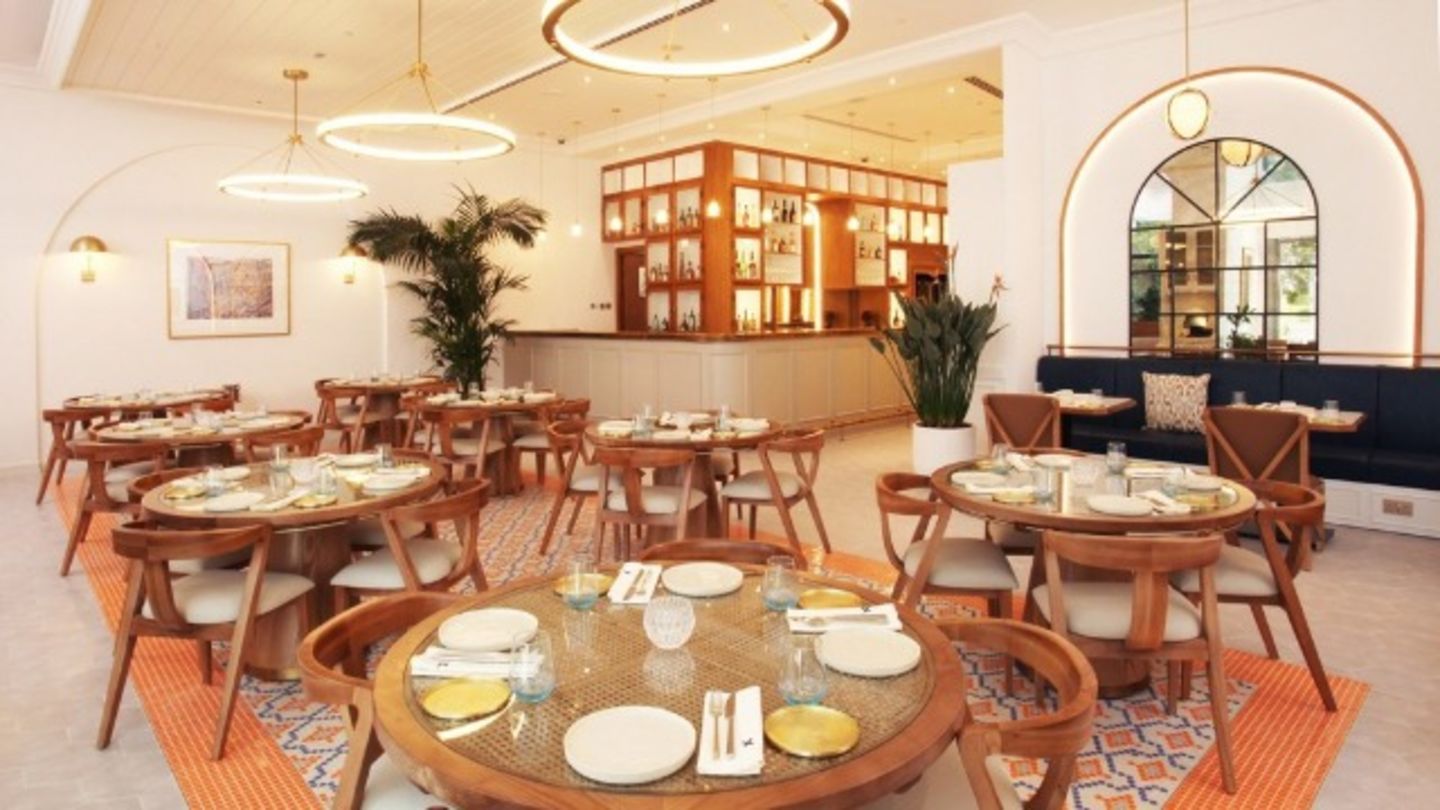 HiDubai-business-the-crossing-restaurant-food-beverage-restaurants-bars-trade-centre-1-dubai