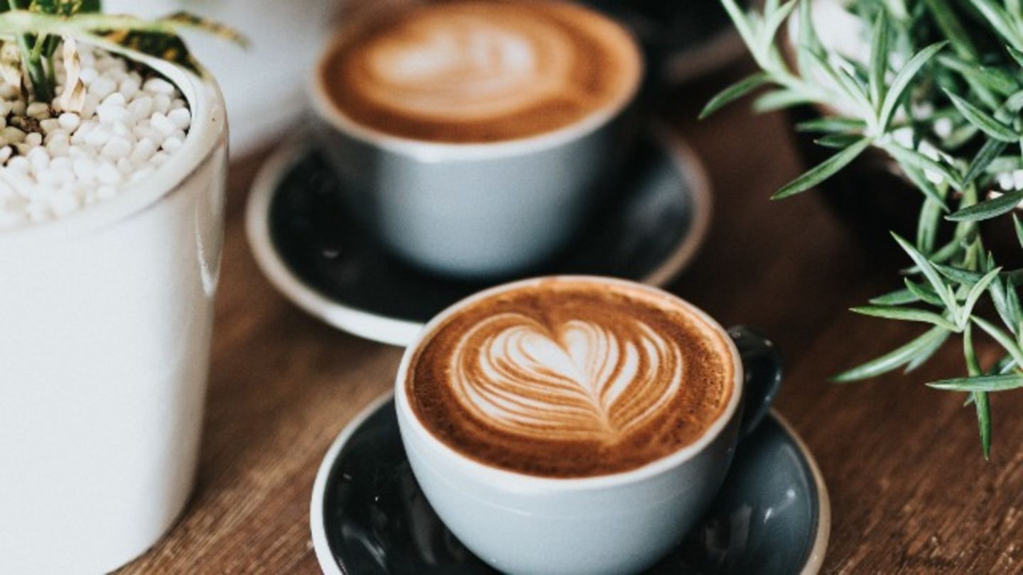 HiDubai-business-shay-samosa-coffee-food-beverage-cafeterias-naif-dubai