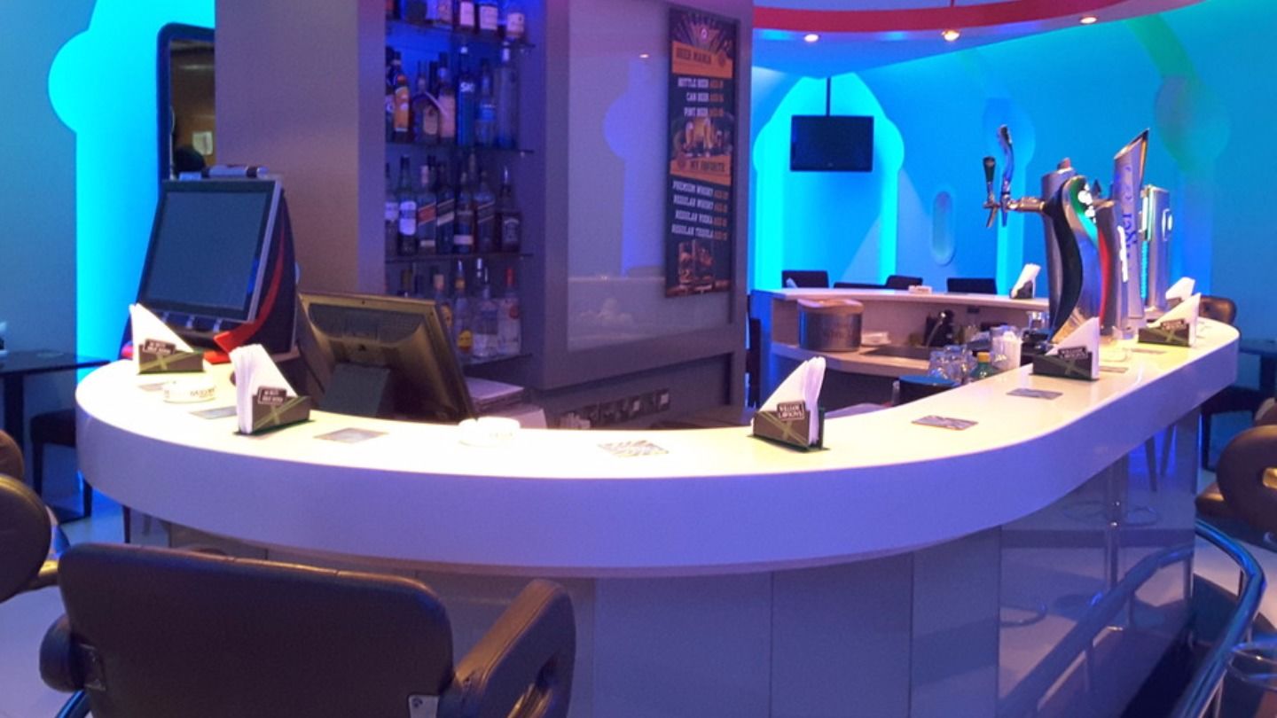 HiDubai-business-high-mile-club-manhattan-hotel-food-beverage-restaurants-bars-mankhool-dubai-2